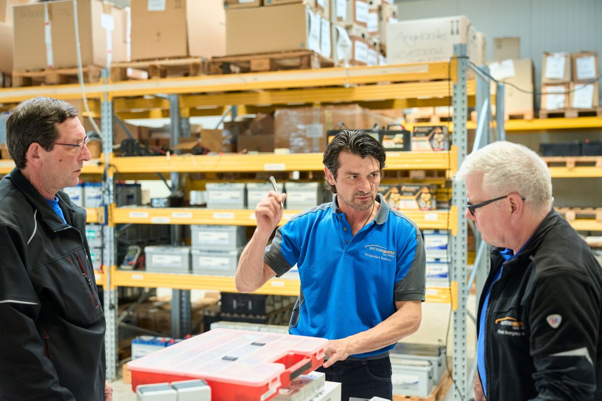 Teambild vor Zentrale